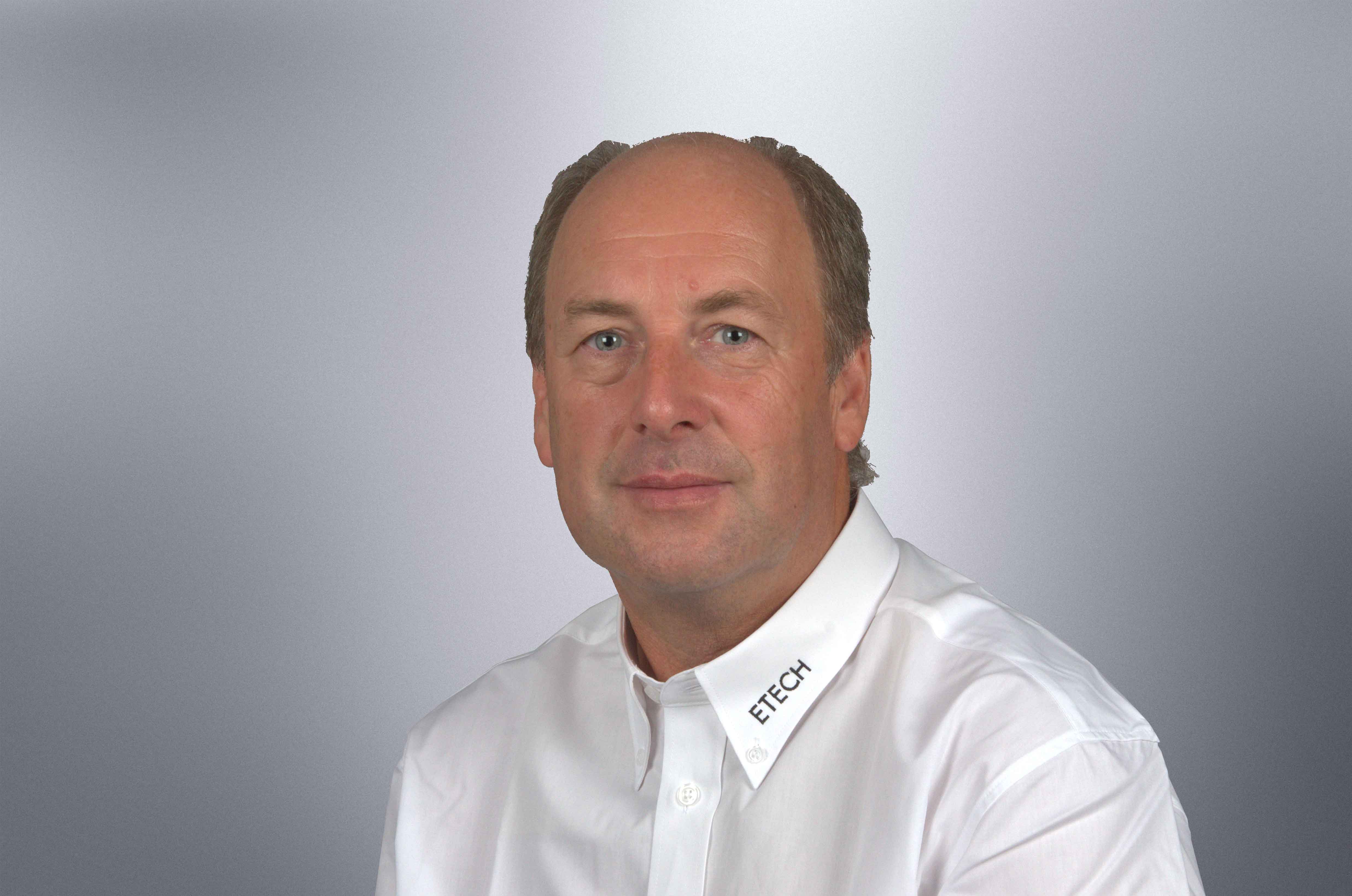 Technischer Leiter Photovoltaik-Großhandel Josef Schöffl – Technischer Leiter des ETECH Photovoltaik Großhandels, Experte für Solartechnik und erneuerbare Energielösungen.